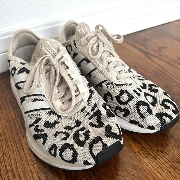 Women’s Adidas Swift Run Cream and Black Leopard Print Sneakers Size 8.5 - Picture 3 of 16